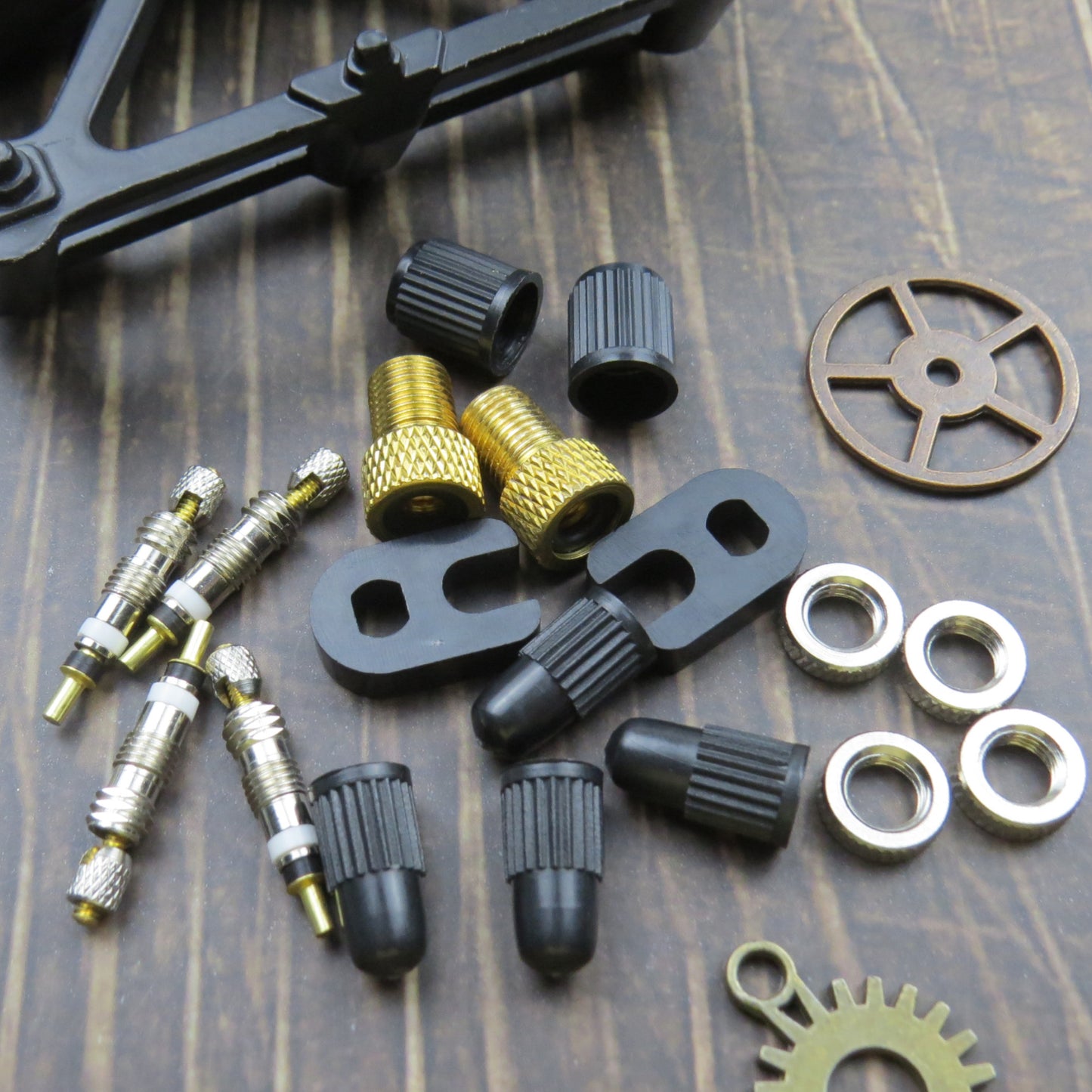 Presta Fahrradventil 4er Set inkl. Kappe & Schrader Adapter 18 teiliges Reperaturset